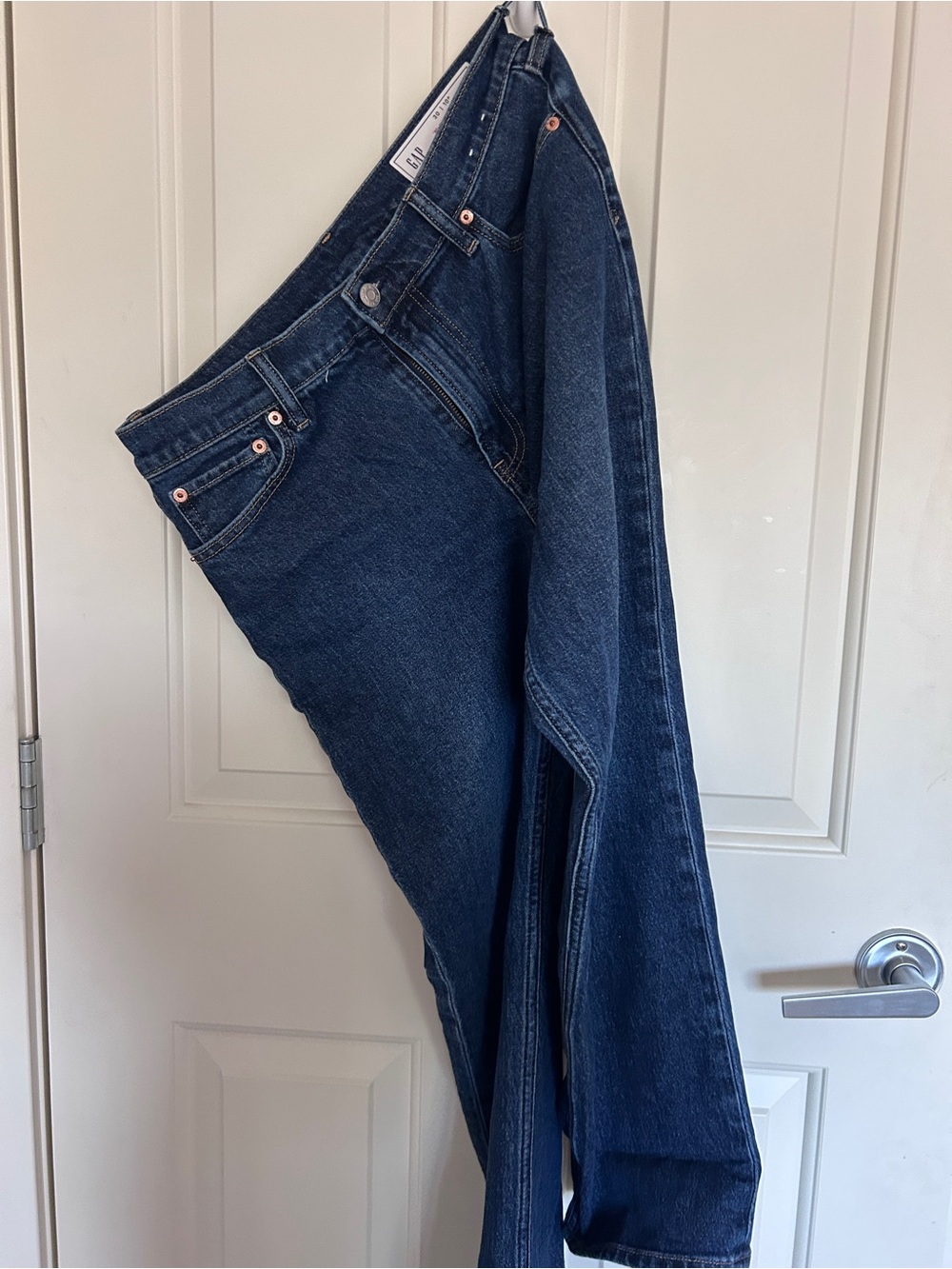 Gap ‘90s High Rise straight Jean- dark wash ( petite) - Picture 3 of 4